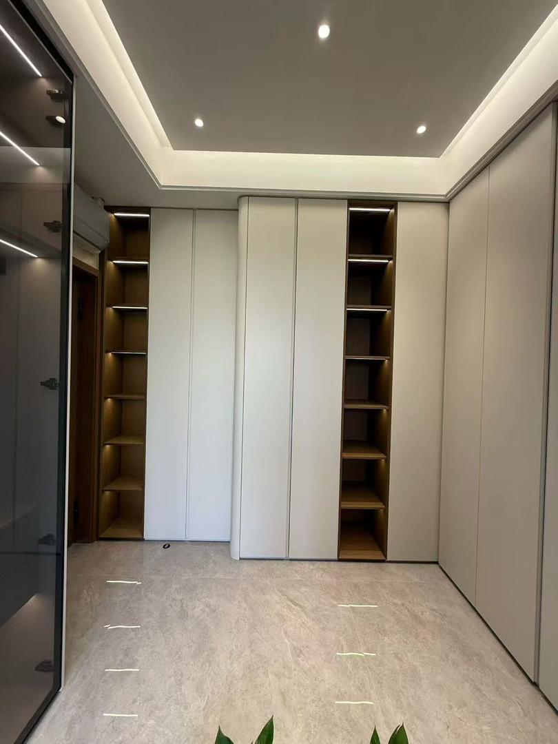 Wardrobe & display niche
